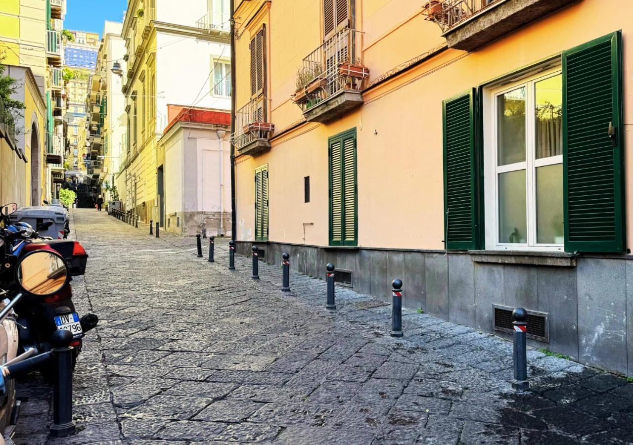Metro Amedeo - Stanza Privata Con Vasca Idromassaggio Apartamento Nápoles Exterior foto
